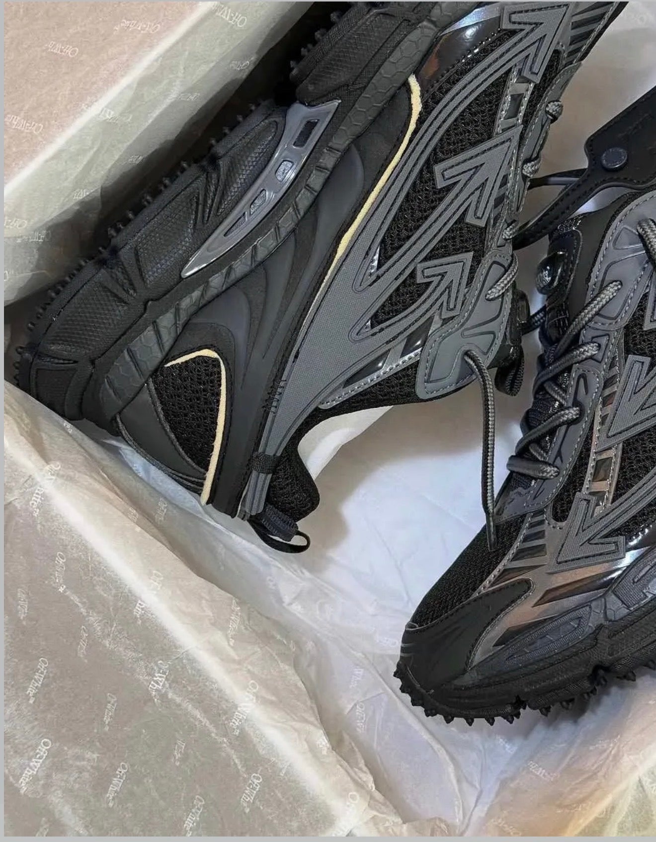 Of W Sneaker
