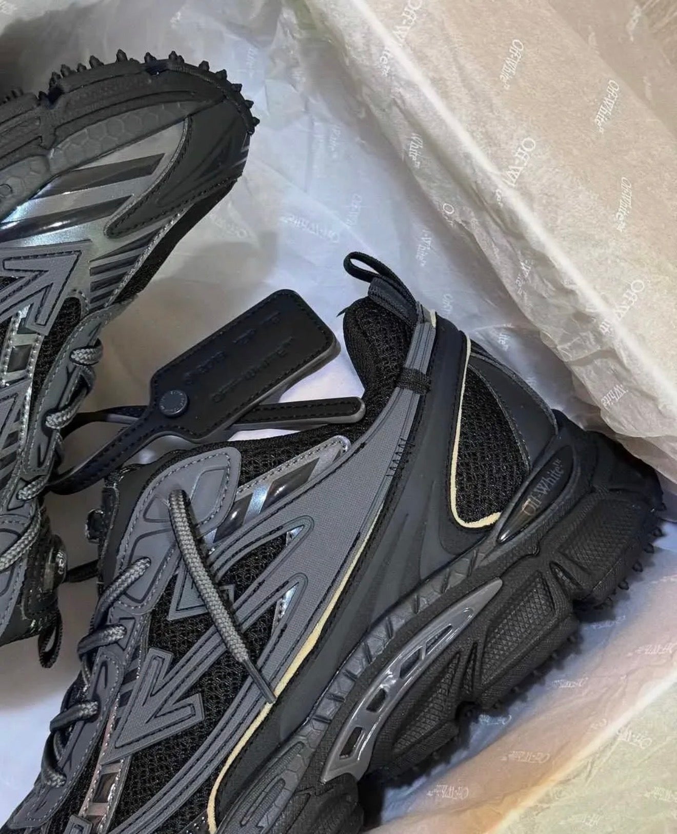 Of W Sneaker