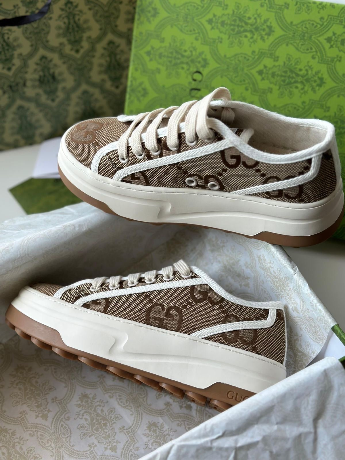 "GAII" SNEAKER