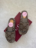 Guu Sandalen