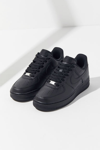 "NKI" SNEAKER