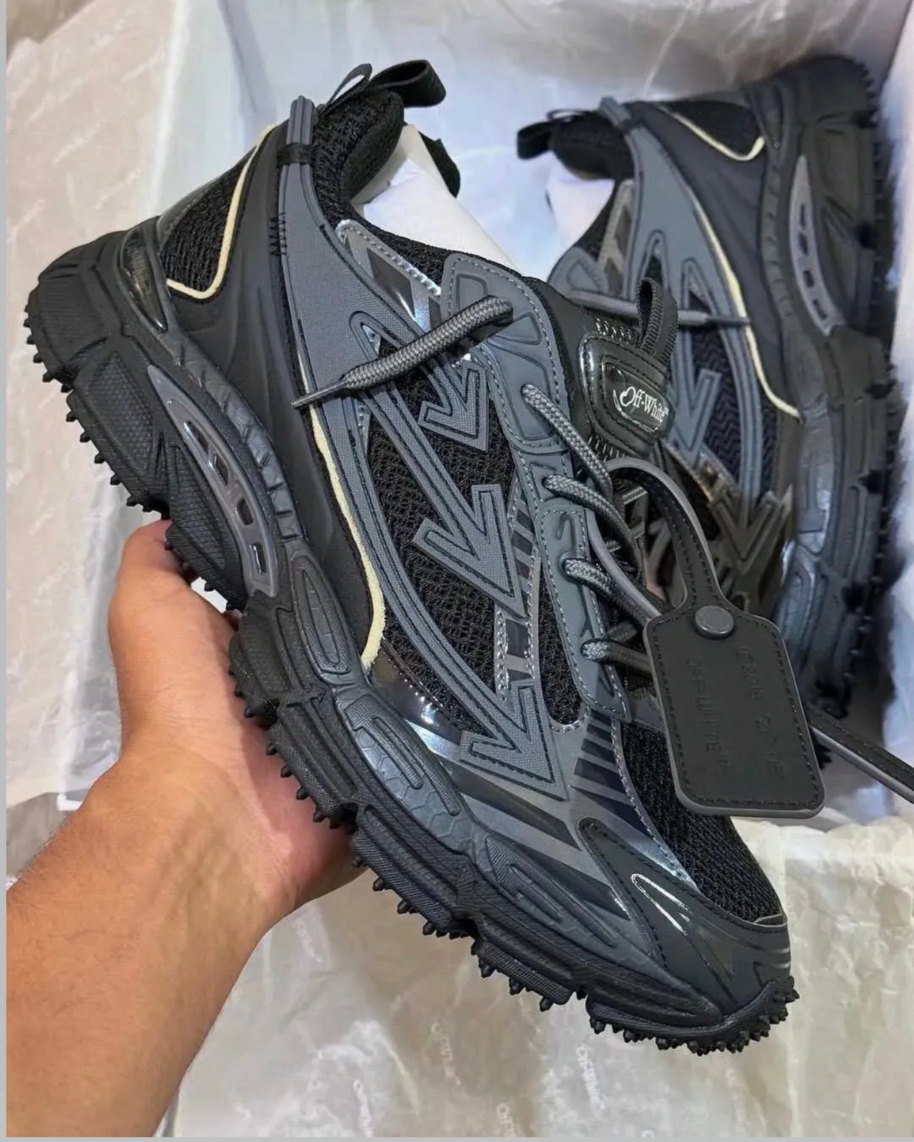 Of W Sneaker
