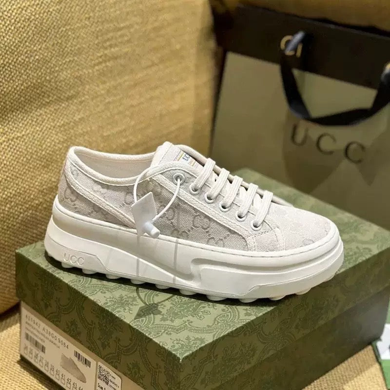"GAII" SNEAKER