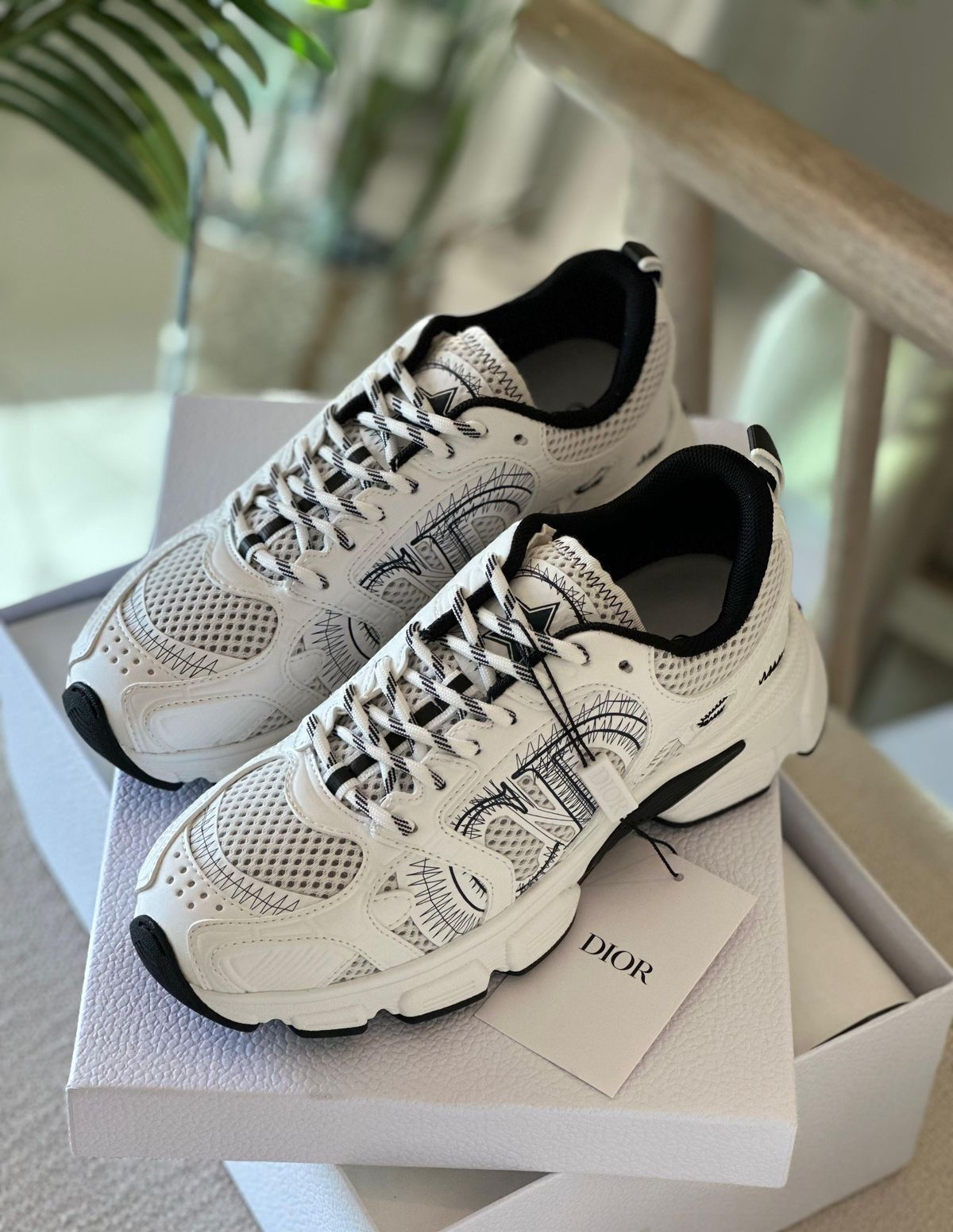 "CR" SNEAKER