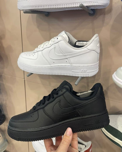 "NKI" SNEAKER