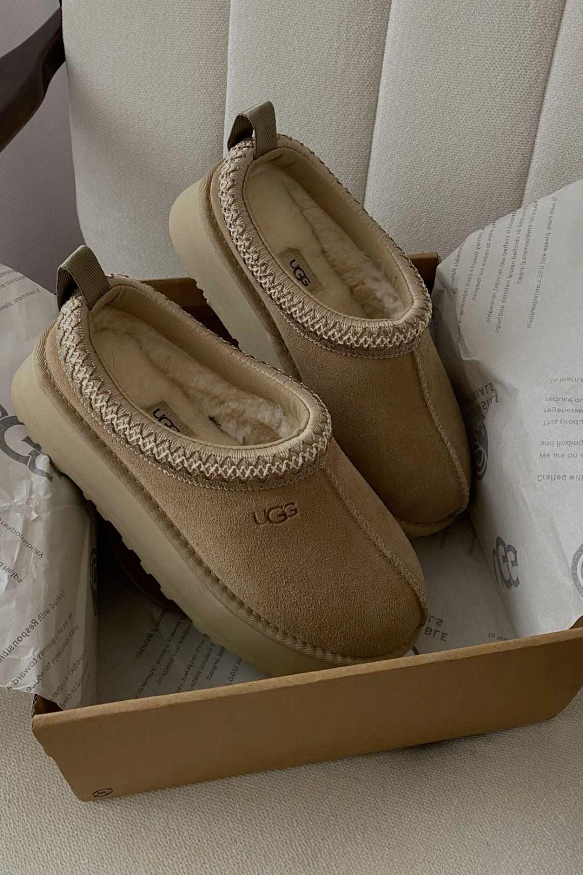 "UCC" SLIPPERS