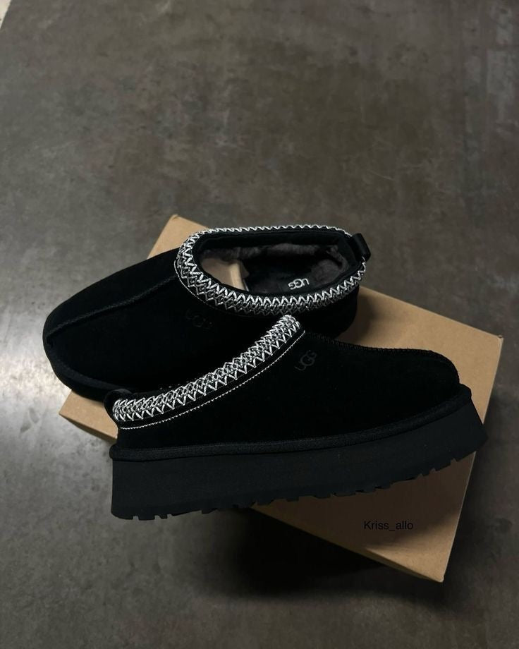 "UCC" SLIPPERS