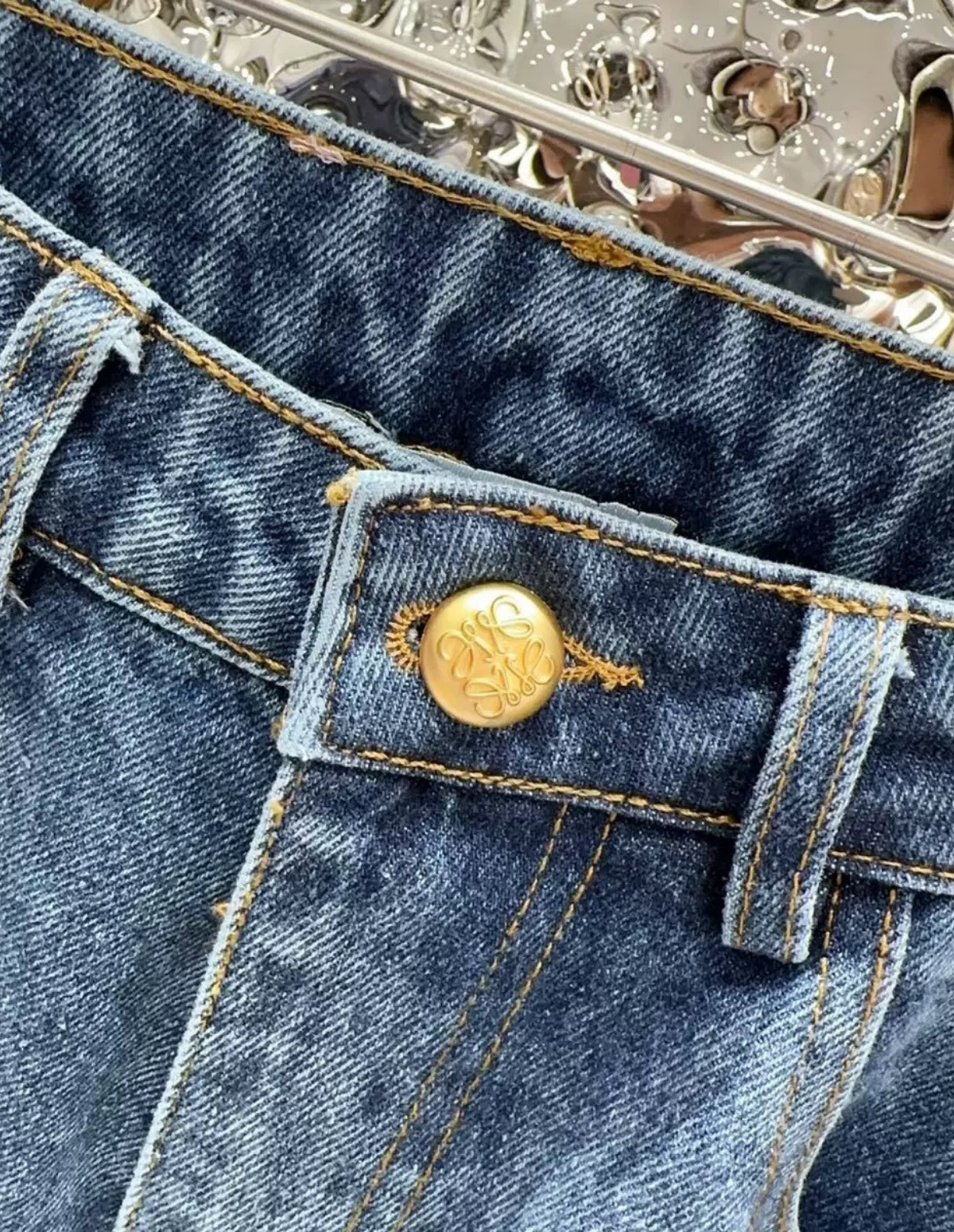 "LOW" JEANS